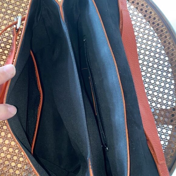 Elegant Woven Leather Handbag - Red - Picture 9 of 13